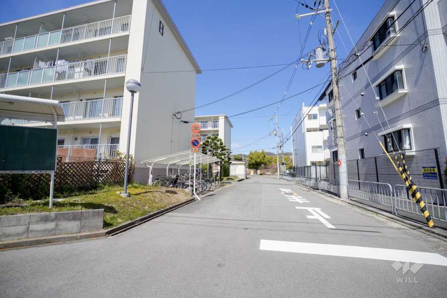 敷地東側の前面道路