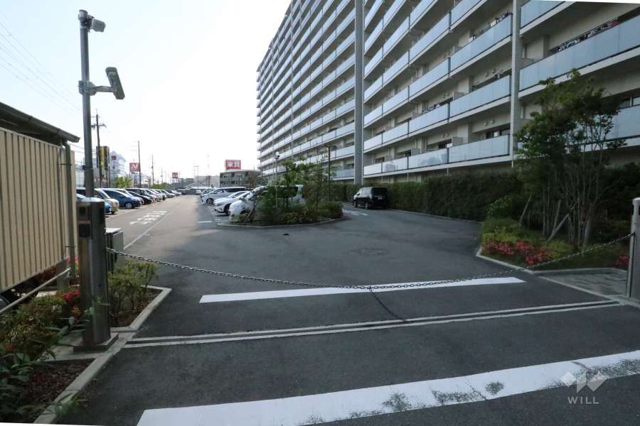 駐車場の出入り口（ロボットゲート付き）