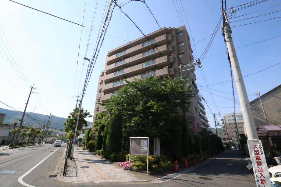 シャリエ水無瀬の外観（南東側から）