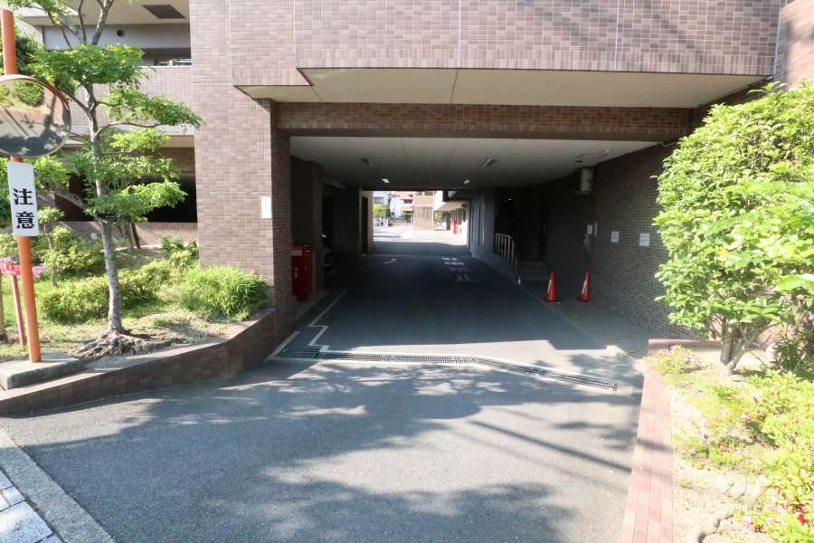駐車場の出入り口