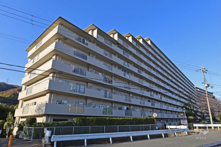 シャルマンコーポ水無瀬1号棟の外観（南側から）