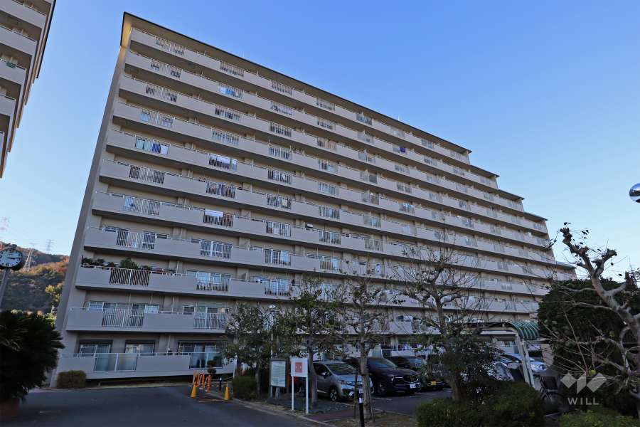 シャルマンコーポ水無瀬3号棟の外観（南東側から）