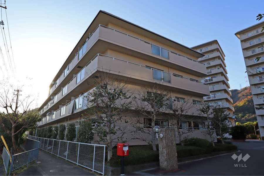 シャルマンコーポ水無瀬4号棟の外観（北東側から）