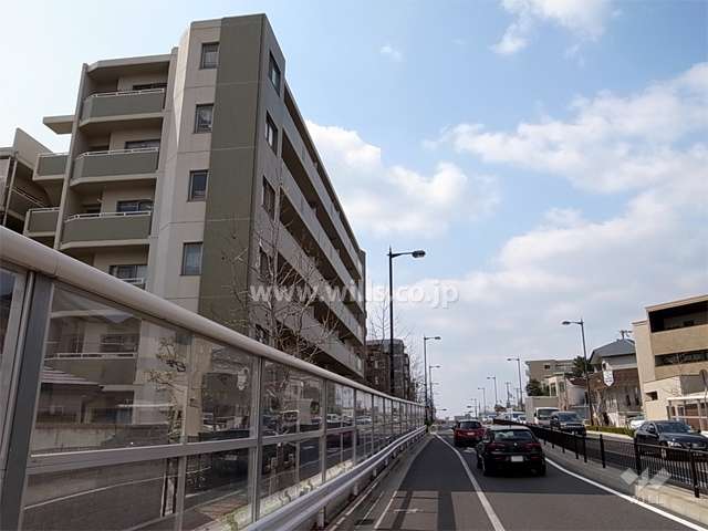敷地の北側は山手幹線に面しています。