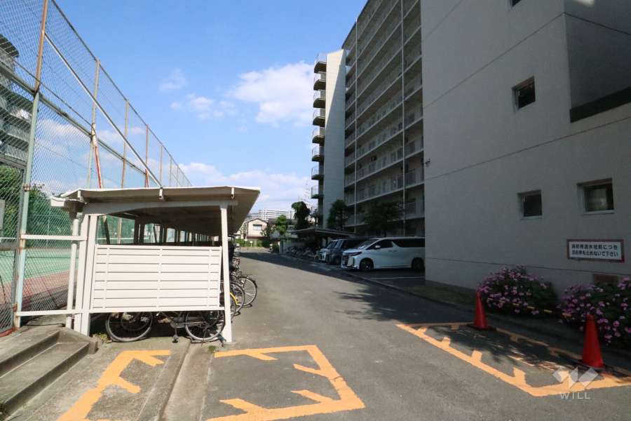 駐輪場と敷地内駐車場（屋外平面式）