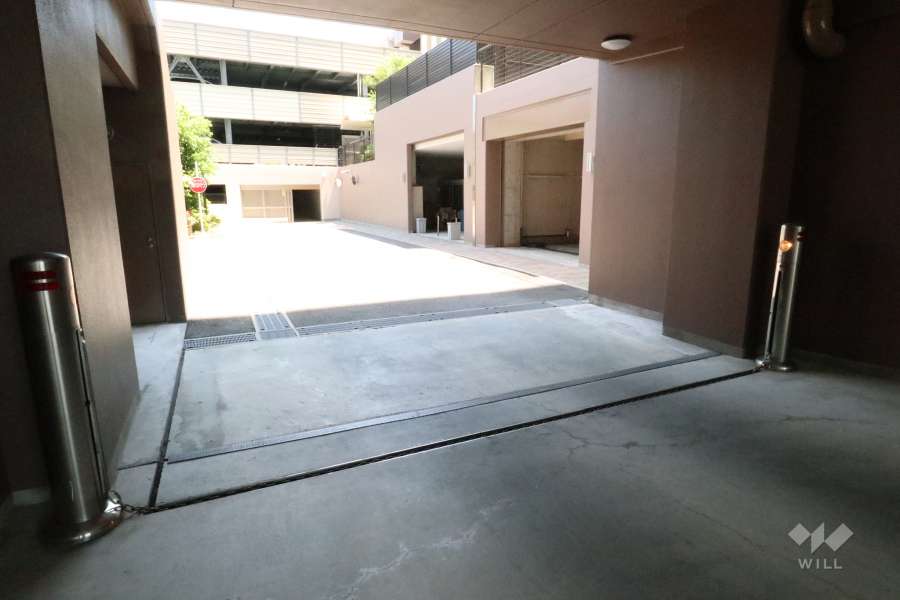 駐車場の出入り口（ロボットゲート付き）