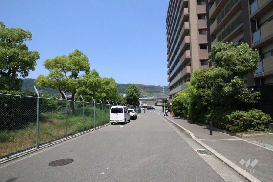 敷地南西側の前面道路