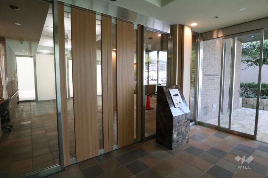 エントランスはオートロック付きです。