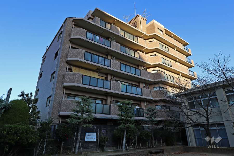 ライオンズマンション水無瀬第2の外観（南西側から）