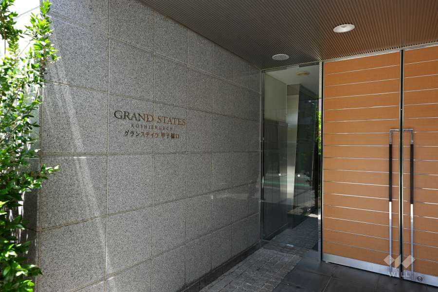 エントランスの銘板