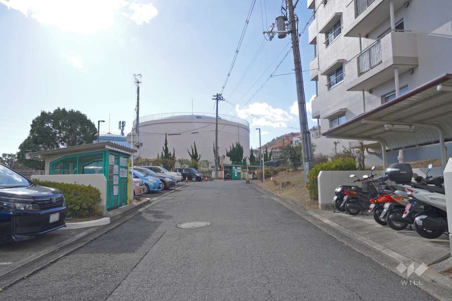 東側の敷地内駐車場（屋外平面式）