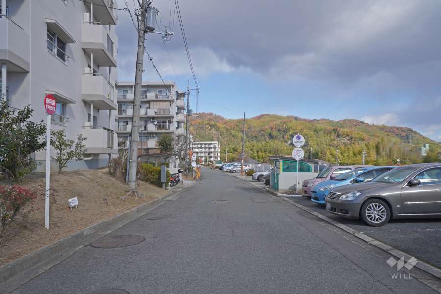 北側の敷地内駐車場（屋外平面式）