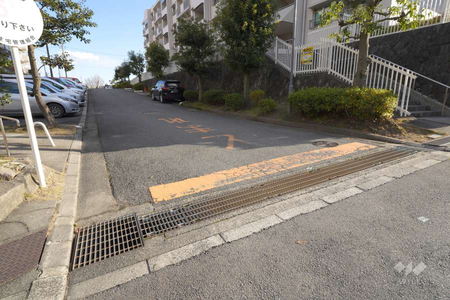 敷地南東側の前面道路