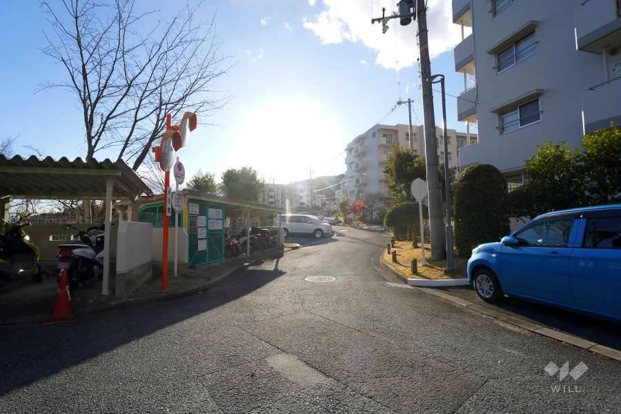 敷地南東側の前面道路