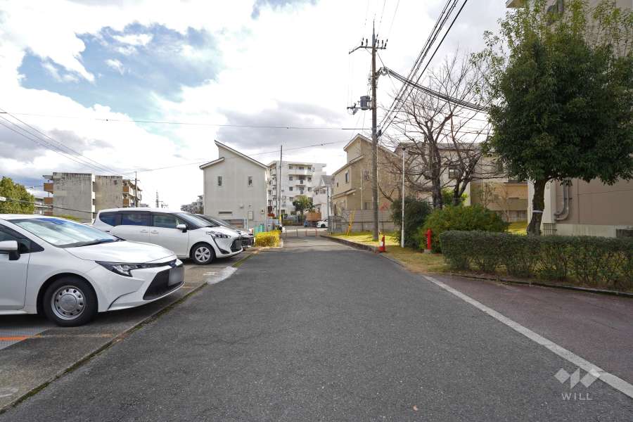 敷地東側の前面道路
