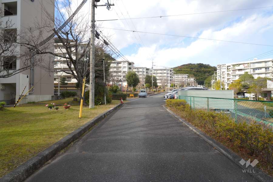 敷地北東側の前面道路
