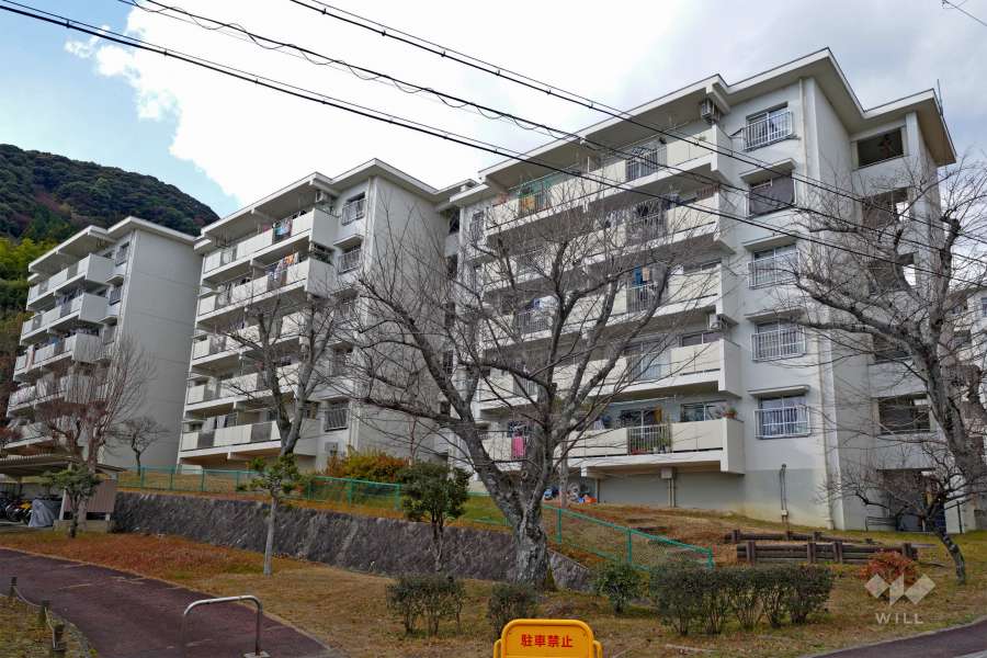 若山台第1住宅25号棟の外観（南東側から）