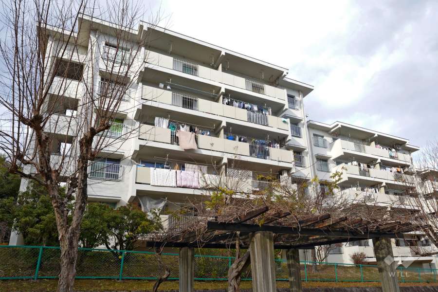 若山台第1住宅25号棟の外観（南西側から）