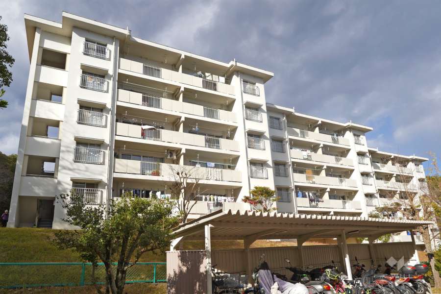 若山台第1住宅26号棟の外観（南西側から）