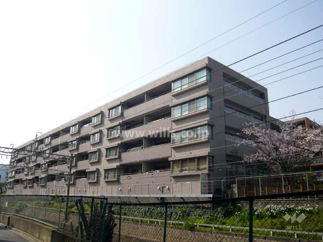 フォルム芦屋岩園の外観（南東側から）