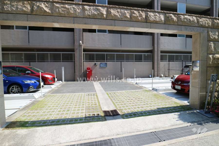 駐車場出入り口