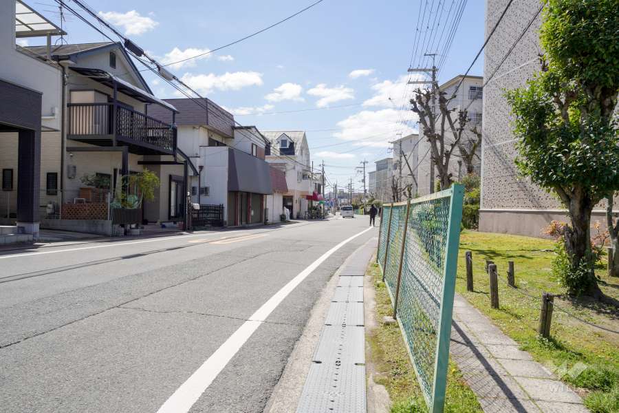 敷地東側の前面道路