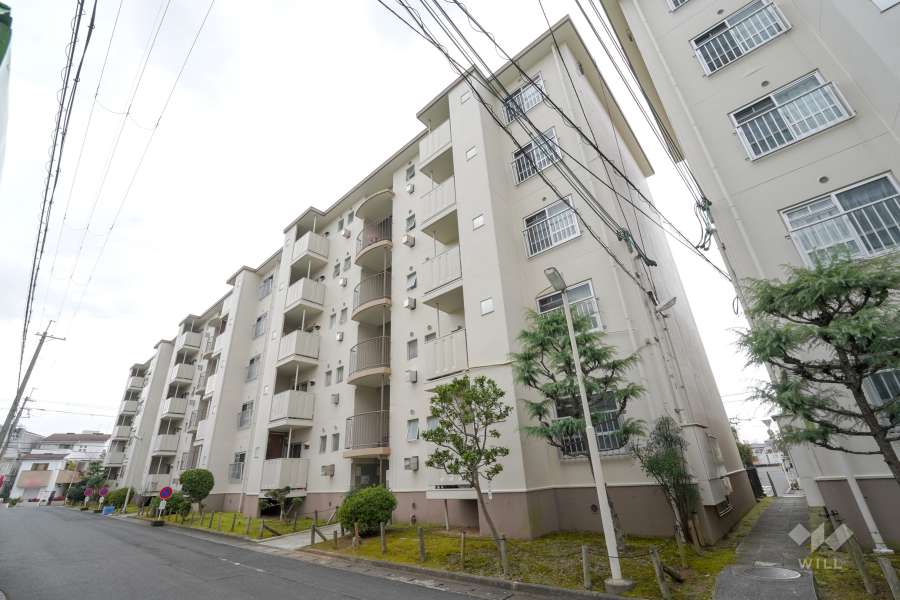 水無瀬青葉ハイツ5号棟の外観（北西側から）