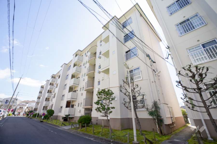 水無瀬青葉ハイツ5号棟の外観（北西側から）