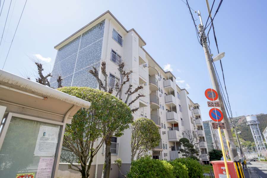 水無瀬青葉ハイツ7号棟の外観（北東側から）