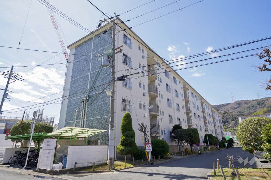 水無瀬青葉ハイツ12号棟の外観（北東側から）