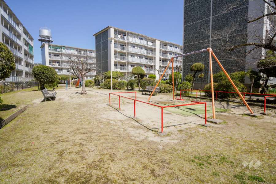 敷地に隣接する青葉公園
