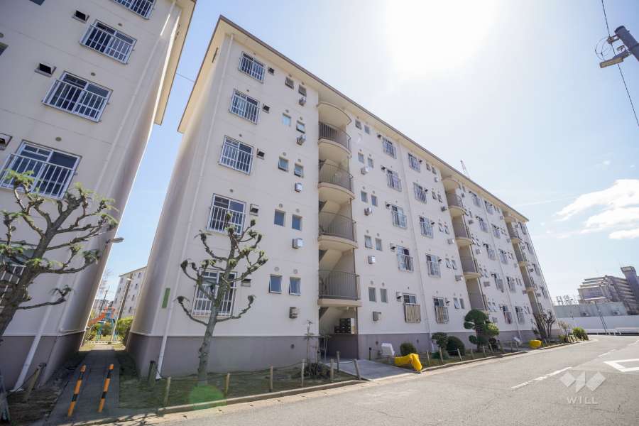 水無瀬青葉ハイツ14号棟の外観（北西側から）