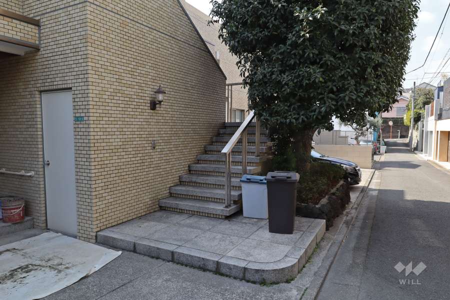 2階住戸へのアプローチ