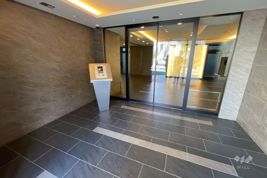 エントランスはオートロック付きです。