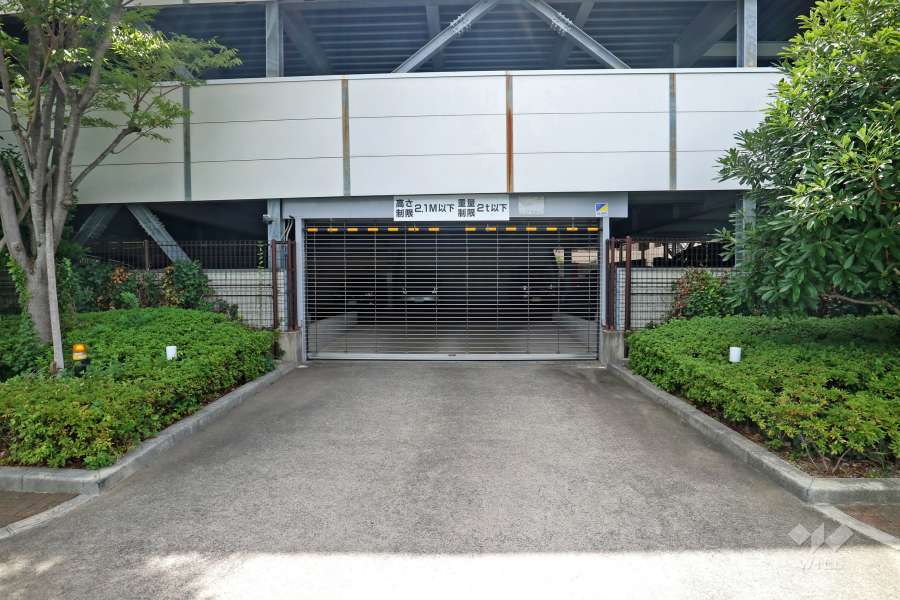 駐車場の出入口（リングシャッター付き）