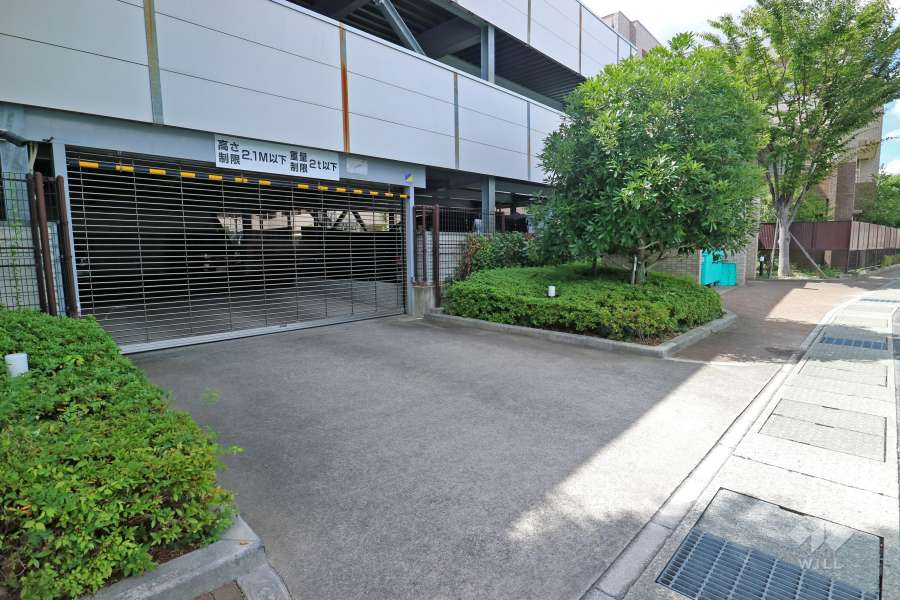 駐車場の出入口（リングシャッター付き）
