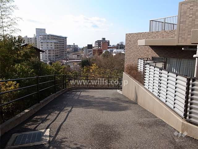 周辺は高台の閑静な住宅地です。