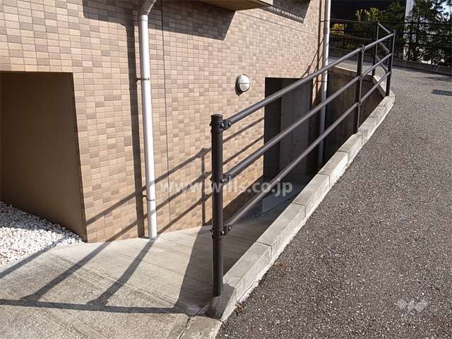 駐輪場へのアプローチ