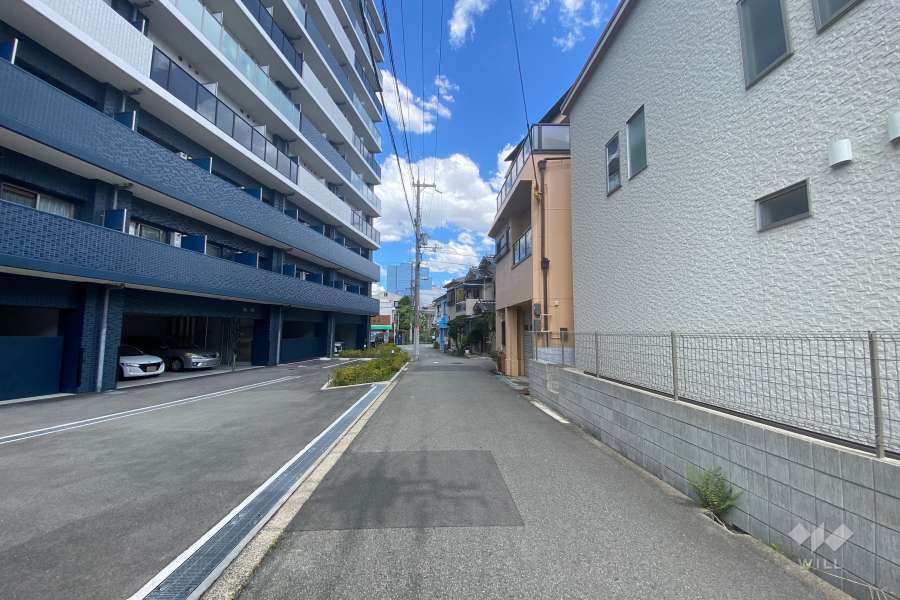 敷地南側の前面道路