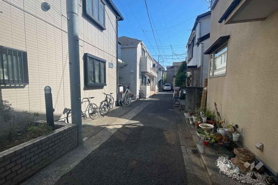 敷地南側の前面道路