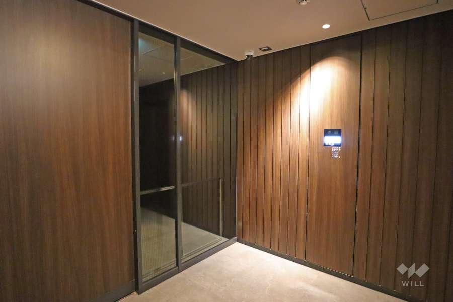 エントランスはオートロック付きです。