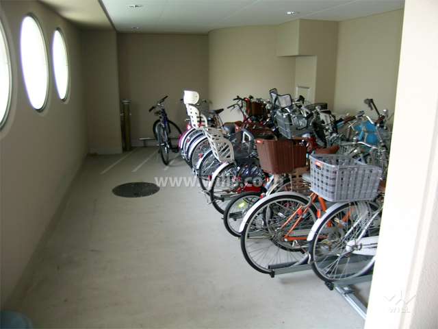 エントランス横にある駐輪場