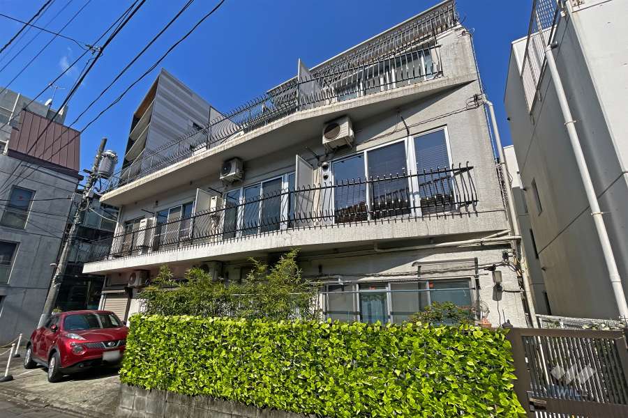 サニー千駄ヶ谷の外観（南側から）