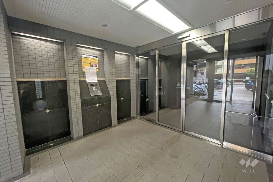 エントランスはオートロック付きです。