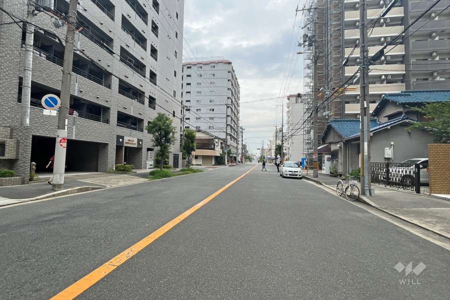 南側前面道路(西側から)