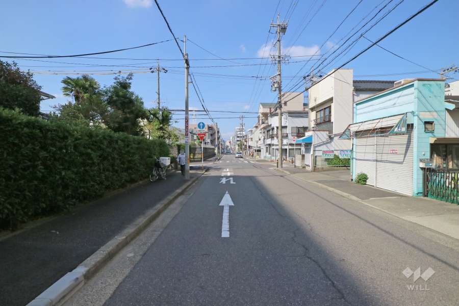 敷地北西側の前面道路