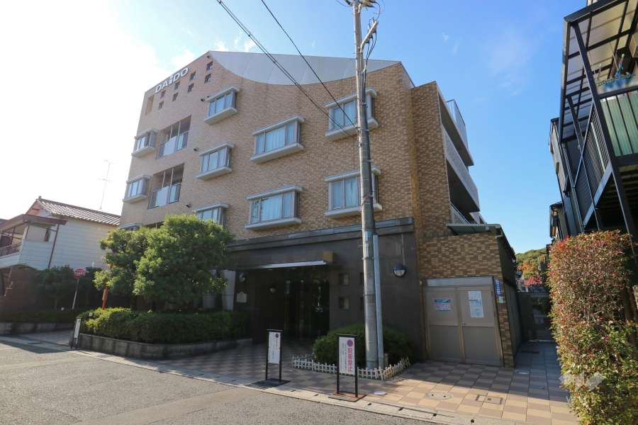 ロイヤル西宮門戸女学院通りの外観（北東側から）