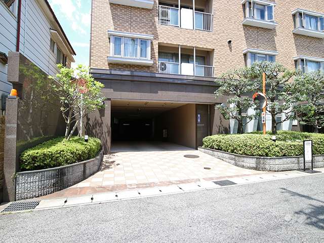 駐車場出入り口