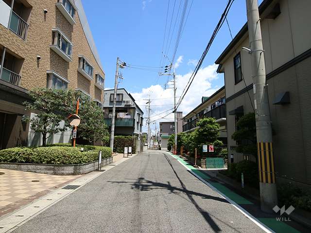 敷地東側の前面道路