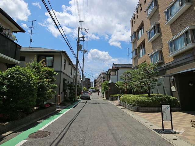 敷地東側の前面道路